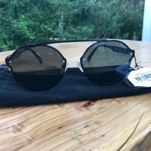 Quay Australia sunglasses black aviator NWT